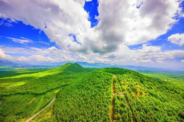 清泉滚沸，俊山无头，探寻腾冲火山热海