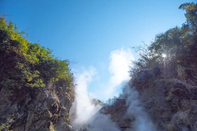 清泉滚沸，俊山无头，探寻腾冲火山热海