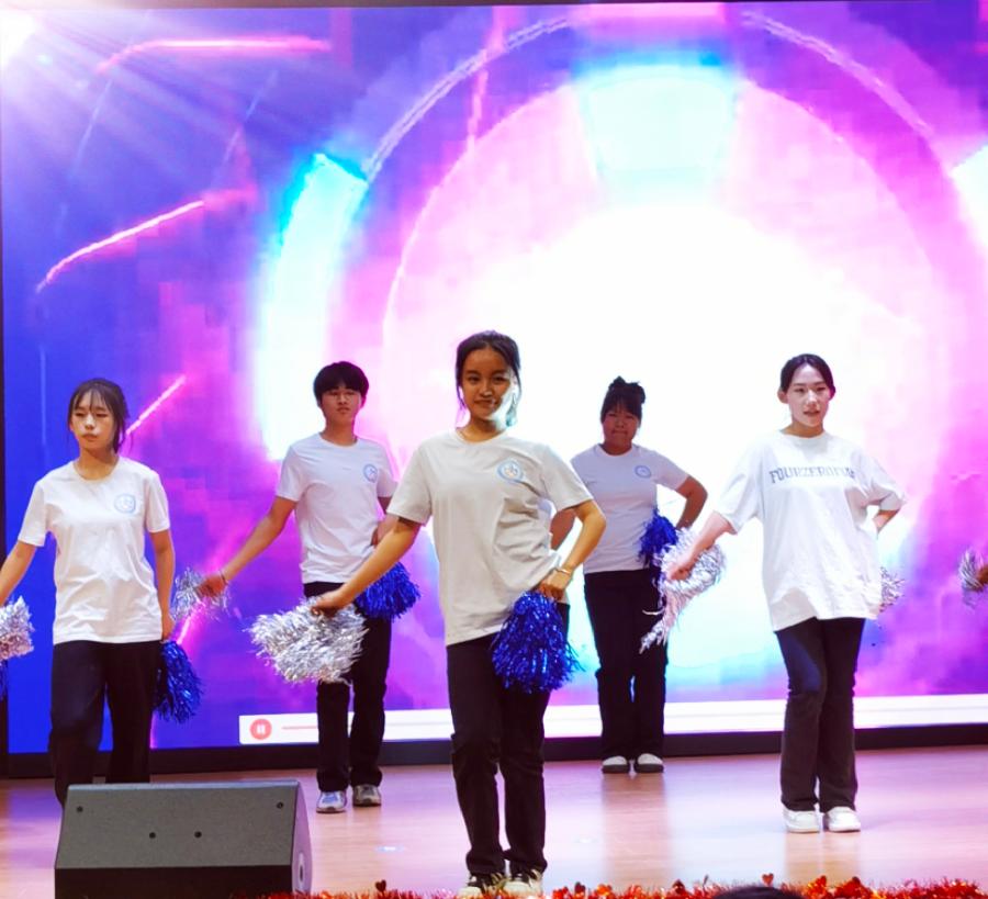 云南省老年合唱协会举行“欢乐进校园，放歌彩云南”系列活动