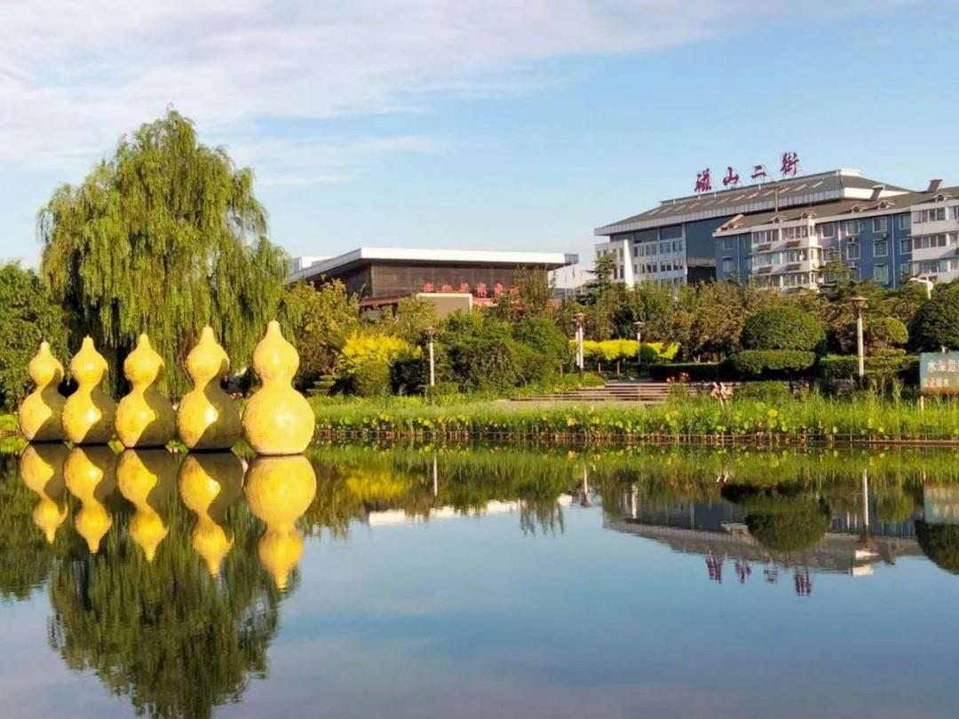 磁山二街披绿装 冀南明珠展新颜