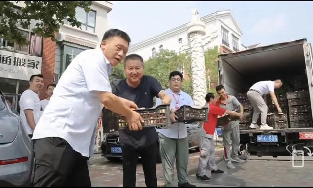 天津市市场营销协会会员企业带头购买滞销鲜桃，支持受灾桃农