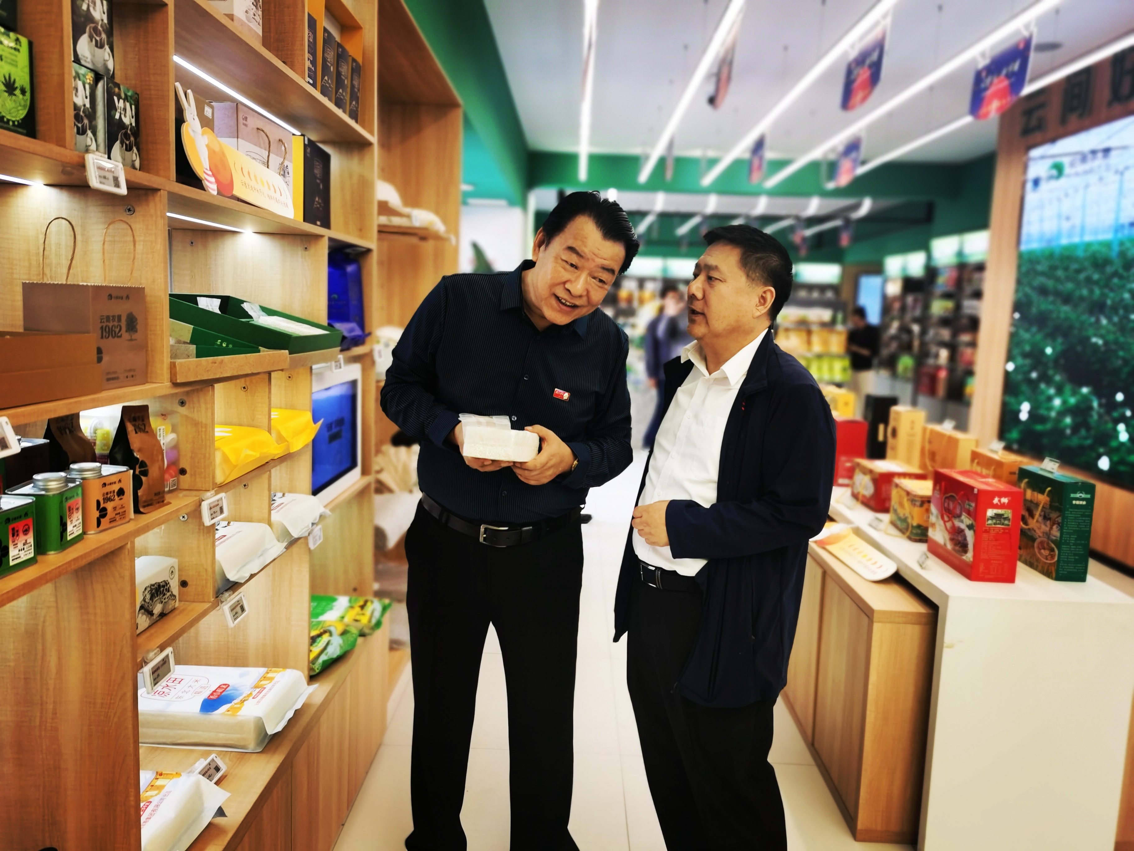 司马鹏川率领调研组一行到昆明调研