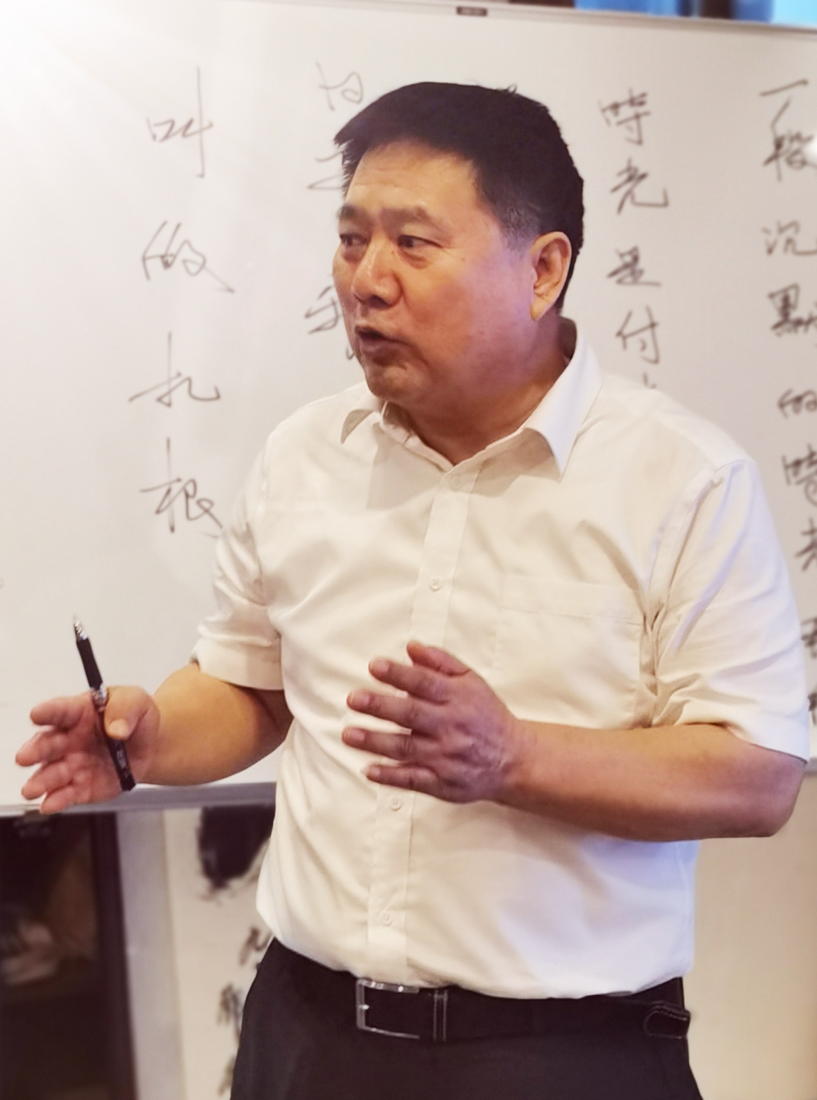 司马鹏川率领调研组一行到昆明调研