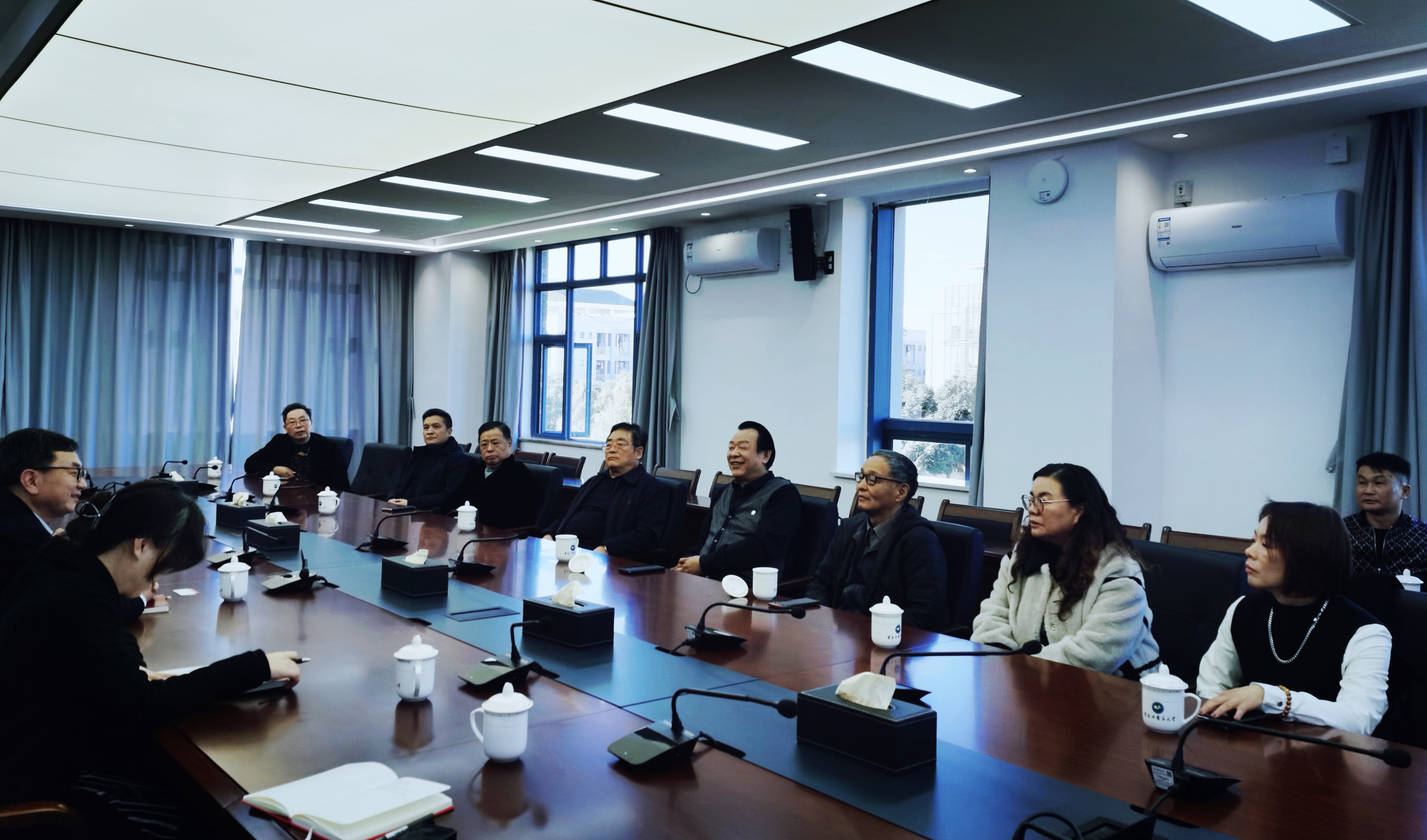 罗江东专家团队赴云南中医药大学考察调研数字经济建设