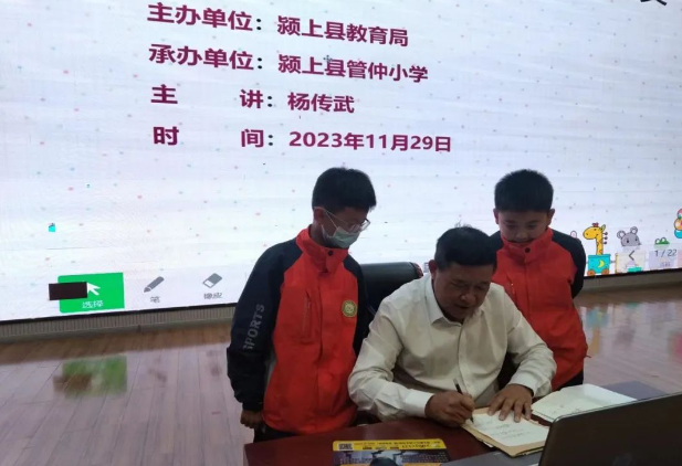 “法律面前人平等 校园内外预防欺凌”—— 全国劳模、中国好人、颍上县人大常委杨传武走进管小宣讲法治教育