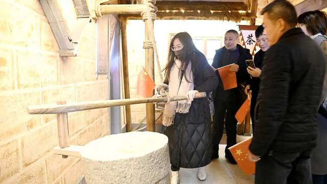 武穴市第二实验小学：赓续红色基因，在行走的党课中汲取奋进力量