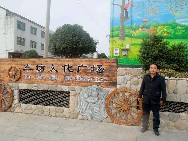 武穴市梅川镇：“木工”卢野墙绘作品惊艳大江南北
