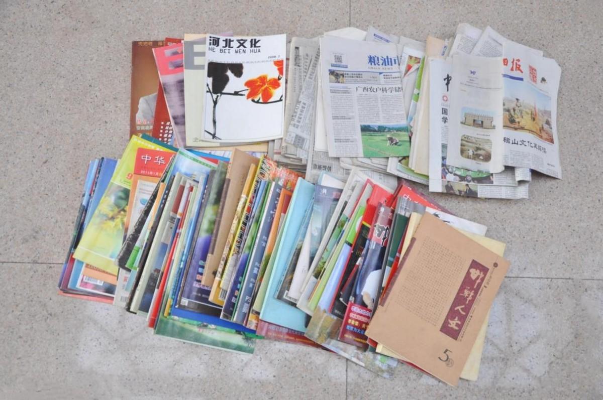 武安市农工党支部张海江向市图书馆捐赠磁山文化文史资料