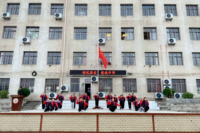 国家公祭日 缅怀永不忘——武穴市第六实验小学开展“国家公祭日”纪念活动