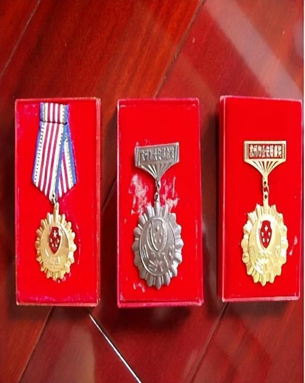 老狼赵旭荣获中央党校管理学硕士学位