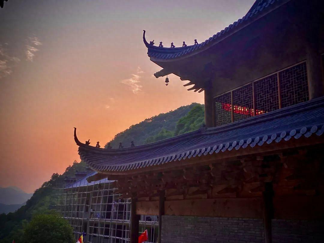 灵峰岩下古寺幽，沧海桑田眼底收——游浙江宁波大乘禅寺