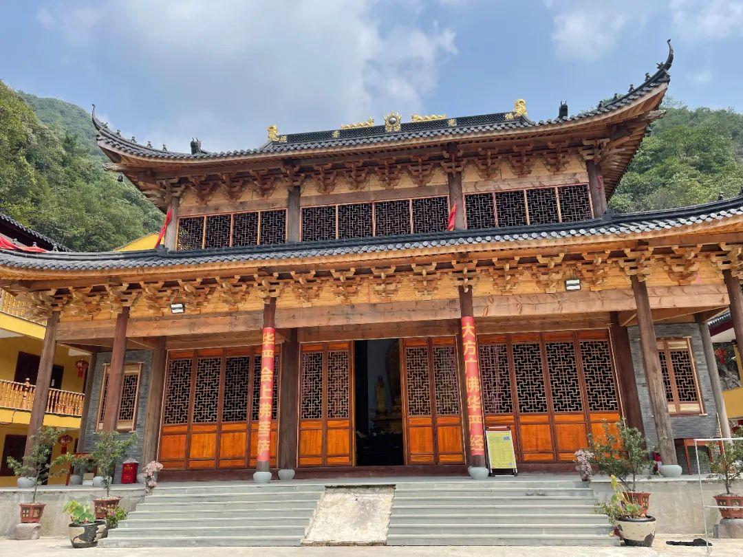 灵峰岩下古寺幽，沧海桑田眼底收——游浙江宁波大乘禅寺