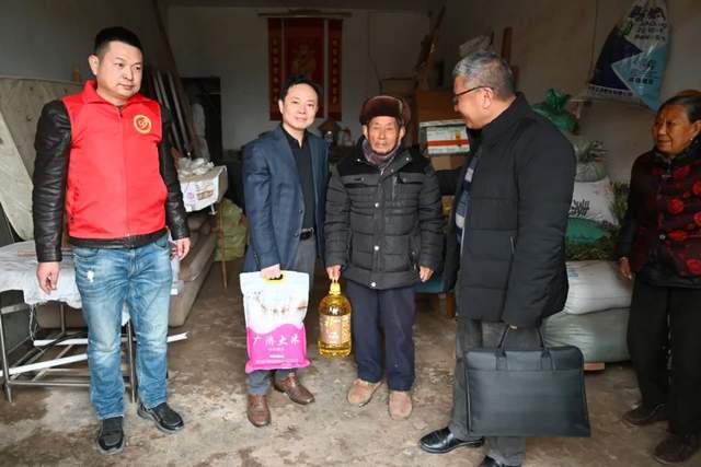 【今日黄冈】武穴市退役军人事务局深入驻点村开展志愿服务活动