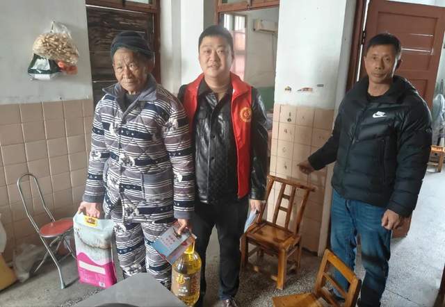 【今日黄冈】武穴市退役军人事务局深入驻点村开展志愿服务活动