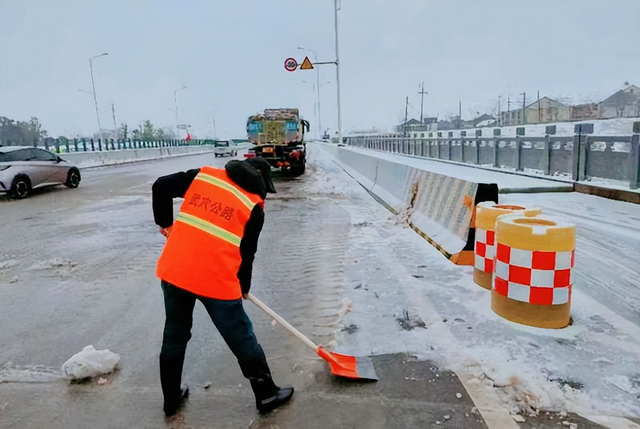 【新春在基层】湖北武穴市交通系统：“铲雪除冰畅交通 戮力同心保出行”掠影