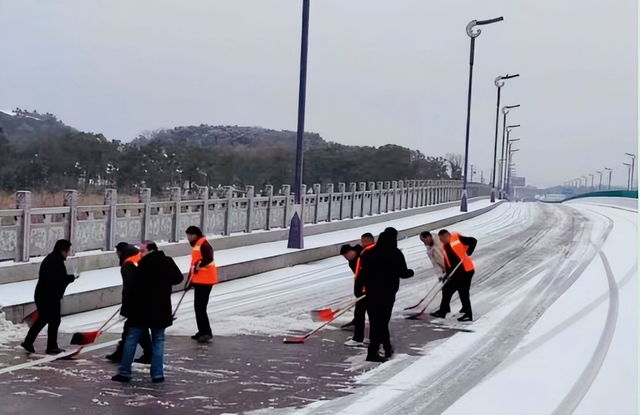 【新春在基层】湖北武穴市交通系统：“铲雪除冰畅交通 戮力同心保出行”掠影