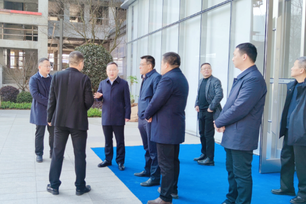 【特写】武穴市御江集团携手东城社区在悦江南举行首届金婚银婚集体庆典暨幸福社区五月生日纪念活动侧记