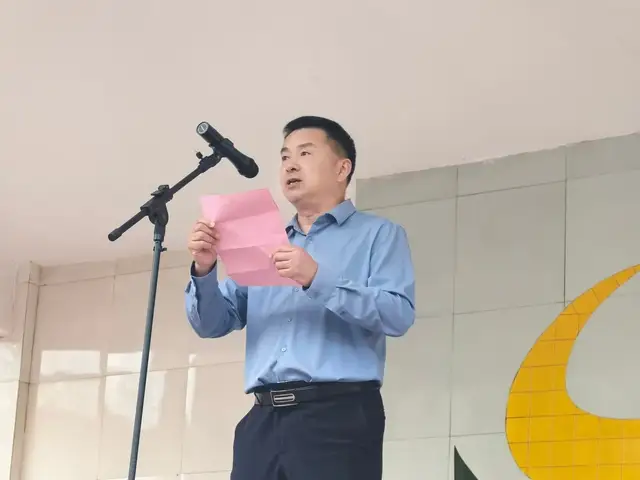 国旗下 | 武穴市育才高中罗平安:以奋斗之姿 担时代重任