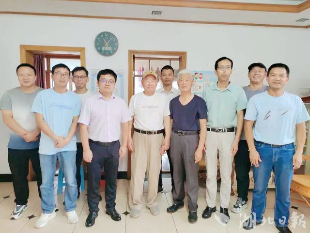 【今日黄冈】“七一”前夕 武穴中学党委又有暖心行动!