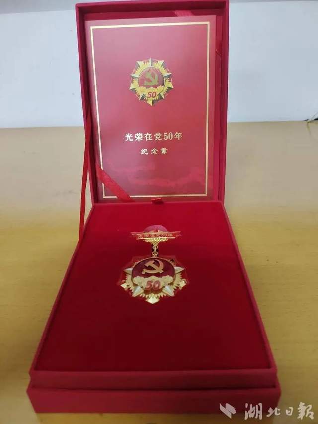 【今日黄冈】“七一”前夕 武穴中学党委又有暖心行动!