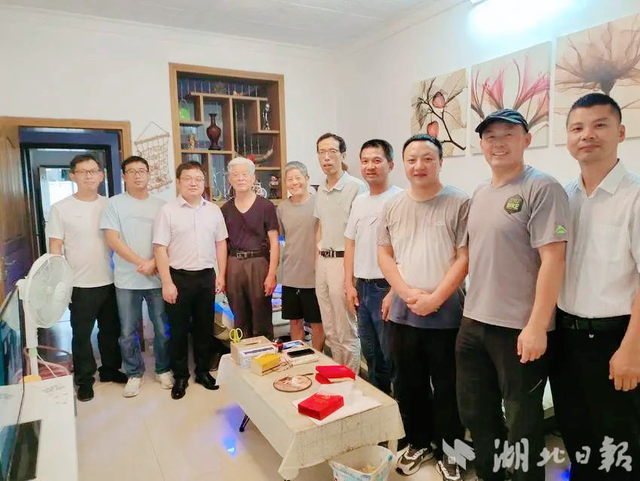 【今日黄冈】“七一”前夕 武穴中学党委又有暖心行动!