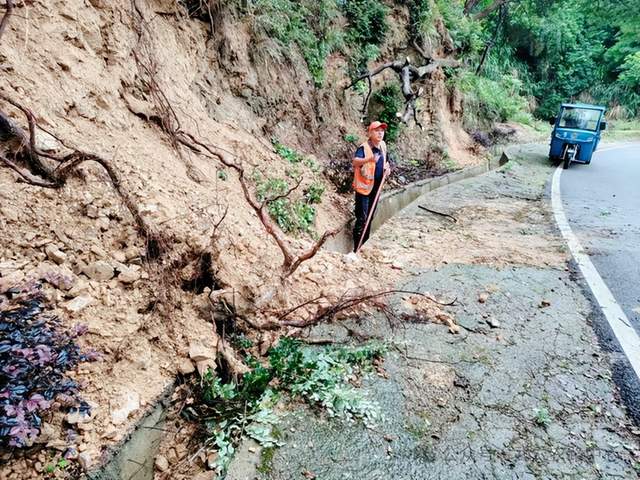 【今日黄冈】湖北武穴:“汛”速行动,全力保障农村公路汛期安全畅通
