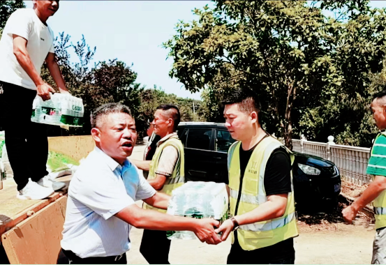 【今日黄冈】武穴市公路事业发展中心开展高温“送清凉”慰问活动!