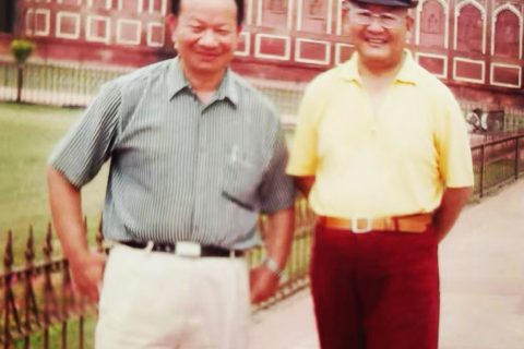 心灯引路：从学术渡口到边疆书海的三十年长明