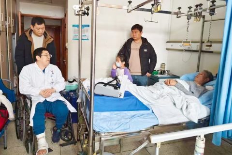 责任担当仁者之心，共情铸就的温暖坚守